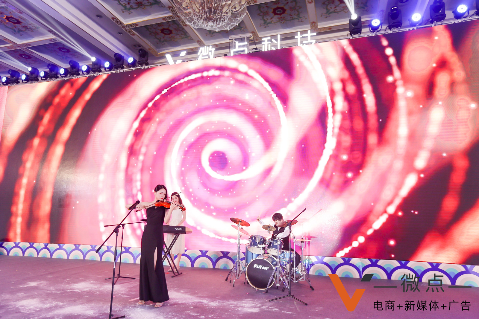 小提琴、電子、+架子鼓組合演奏